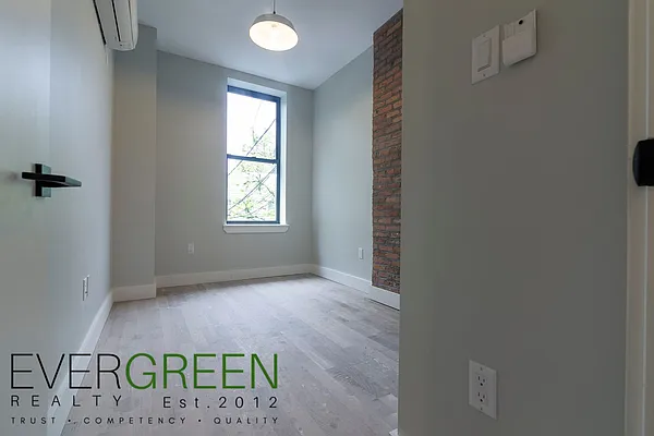 Rented by Evergreen Apartments BK | media 13