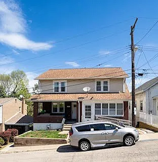 139 Montville St photo 1