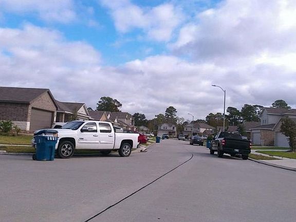Exterior Neighborhood (street photo)