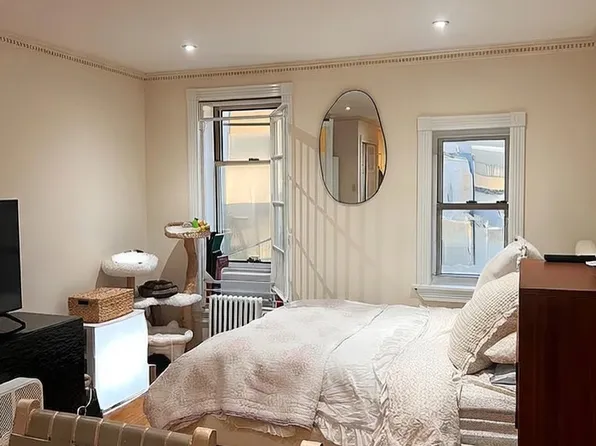 322 East 74th Street image 1 of 5