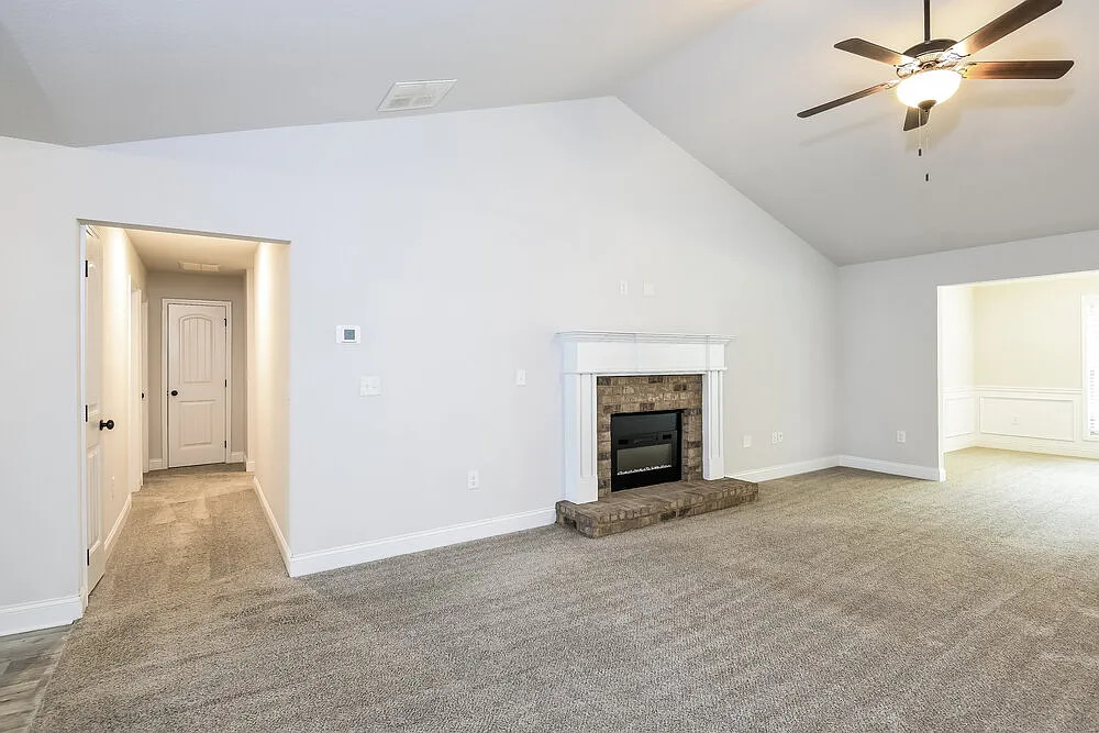 4 bed, 2.5 bath, 2200 sqft, $2,070 — Photo 4