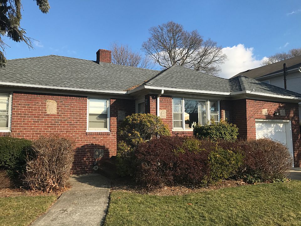 1st image of 223 N Oak St