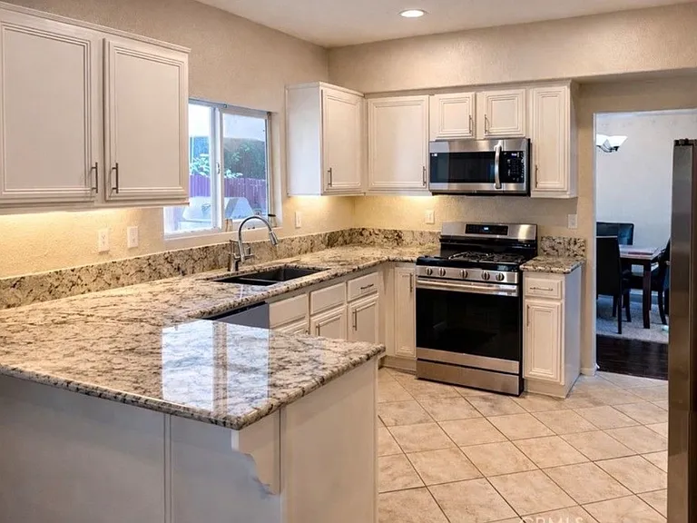 1650 Ravenswood Rd — Photo 6