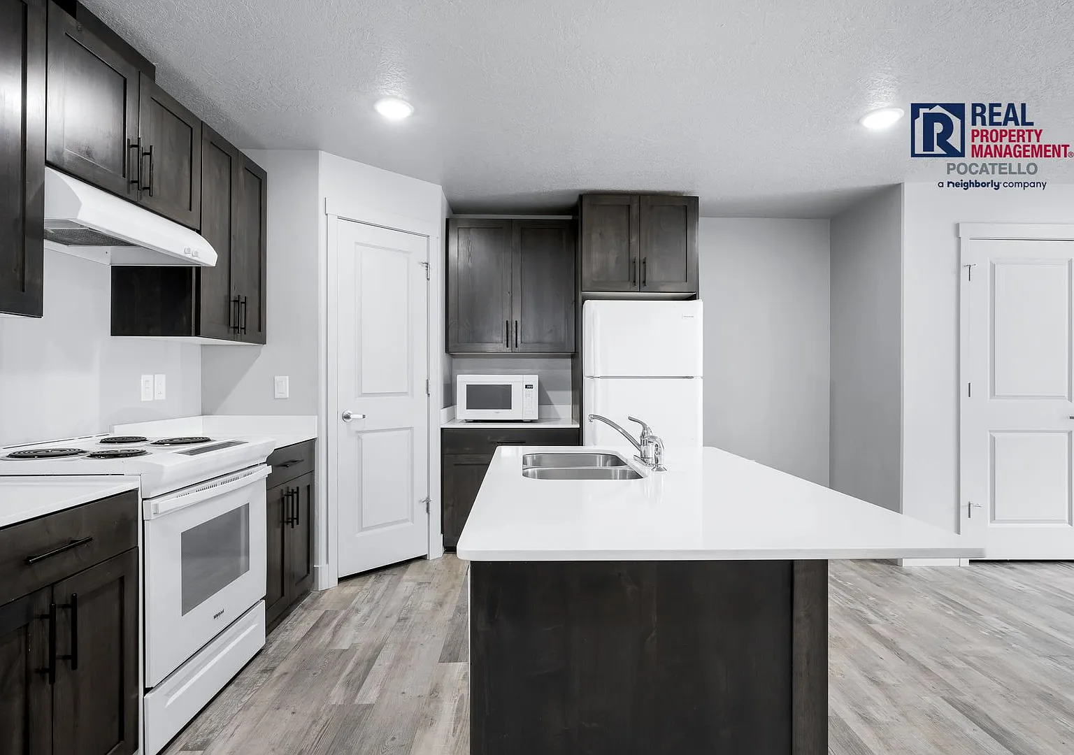 1837 W Quinn Rd — Photo 3