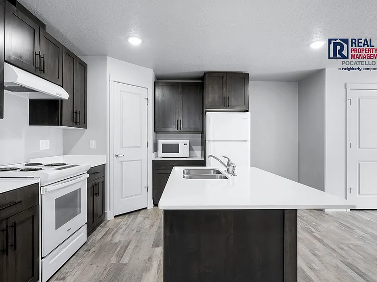 1837 W Quinn Rd — Photo 3