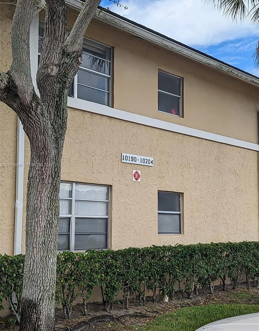 Lakewood Village Of Coral — Photo 2