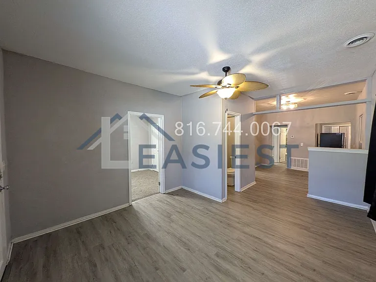 1231 Indiana Ave — Photo 2