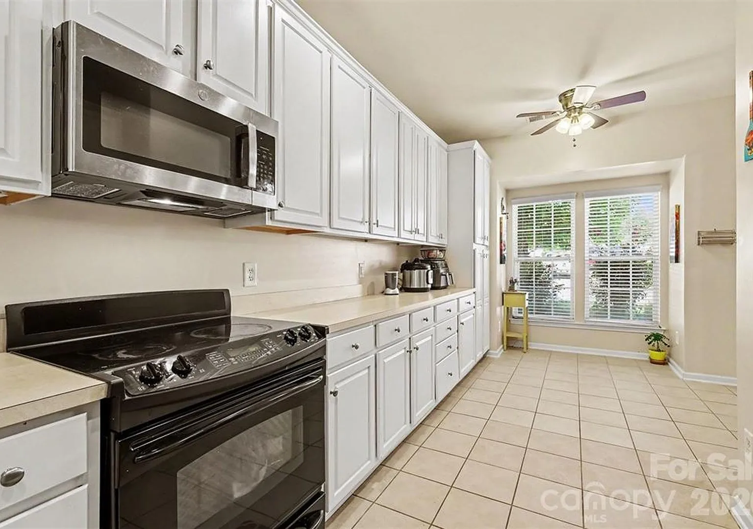 Beautiful townhome in Concord — Photo 3