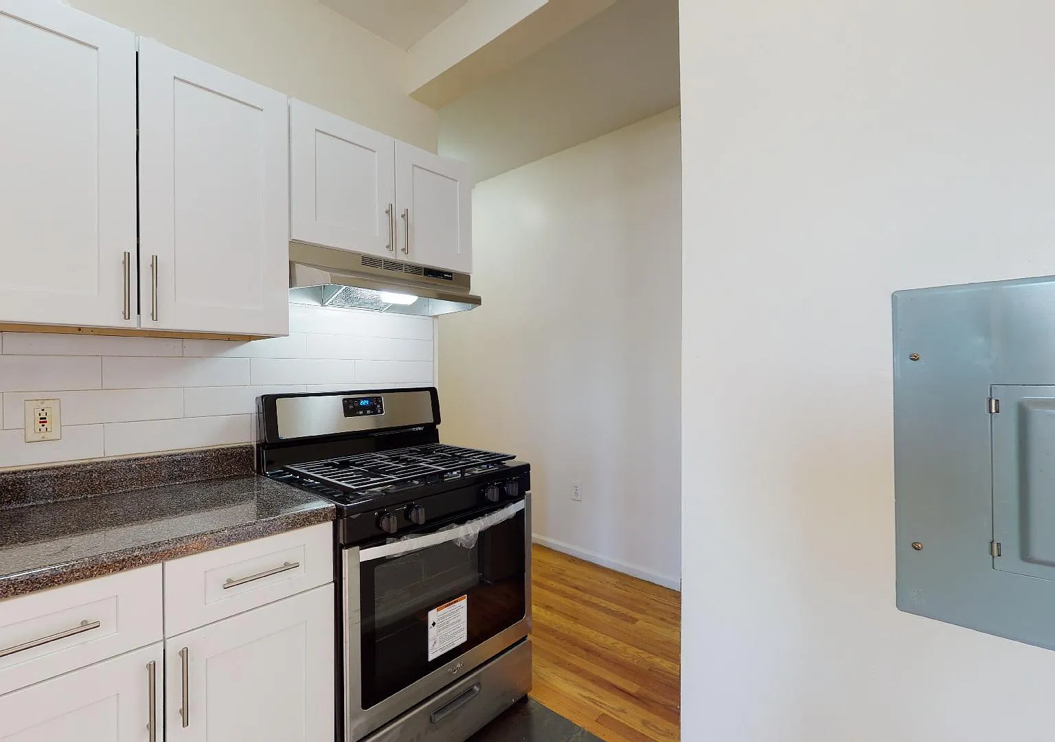 1 bed, 500 sqft, $1,827 — Photo 2