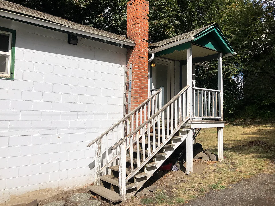 806.5 S Lake St