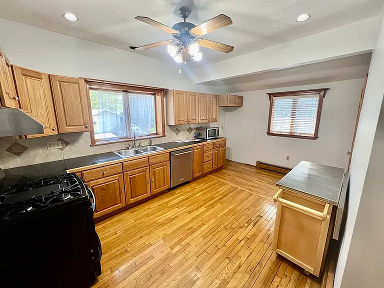 616 Adams St #1 — Photo 5
