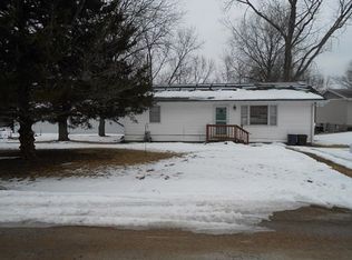 101 Spruce Ln, Windsor, MO 65360