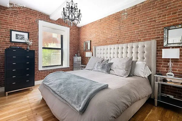 Sold by Sotheby's International Realty | media 9