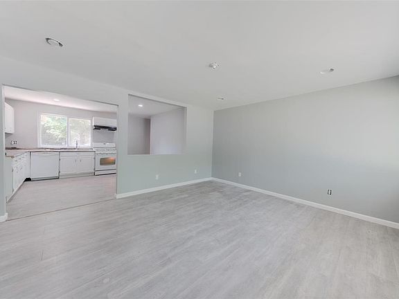 4th image of 1500 Reale Ave