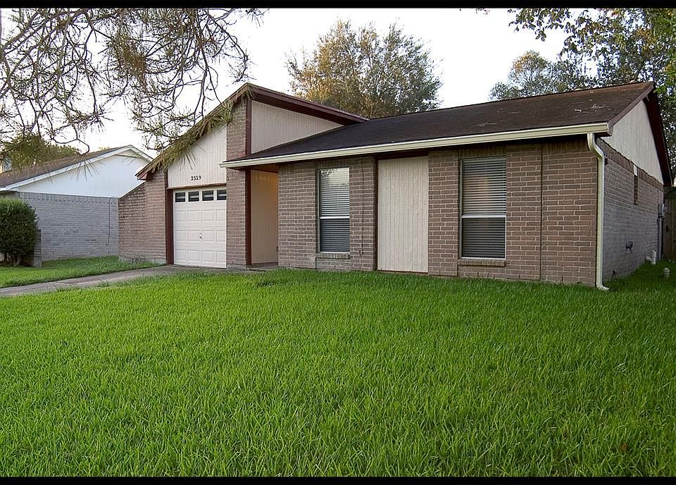 1st image of 2529 Knoxville Dr