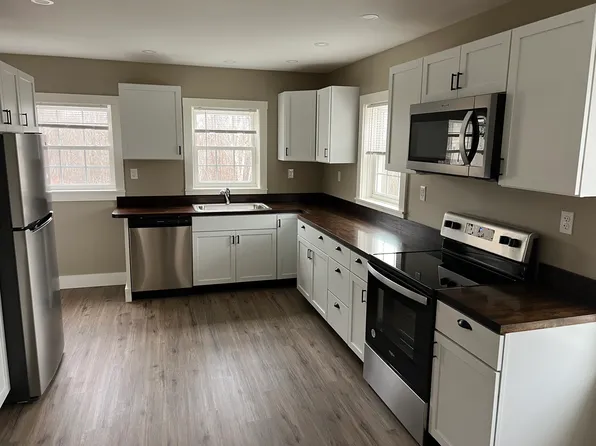 115 Mill St #A, Rockport, ME 04856