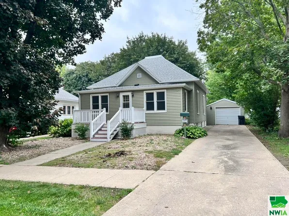 705 Vestal St, Storm Lake, IA 50588