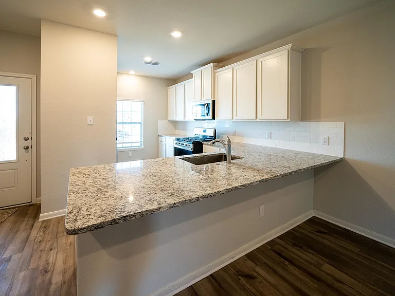 128 Emma Dr — Photo 7