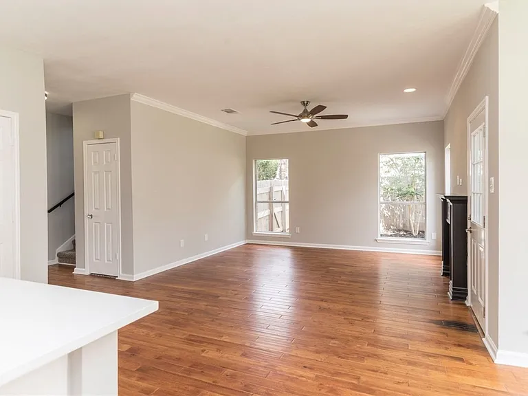 6506 Bramber Ln — Photo 10