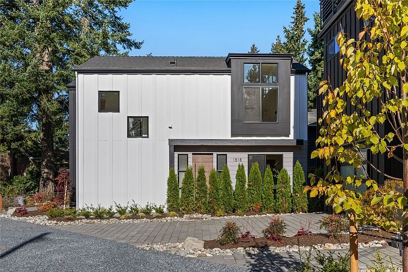 3rd image of 1518 NE 113th Street
