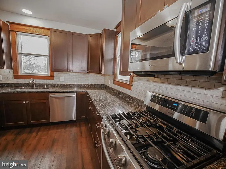 332 Crown Point Rd — Photo 16