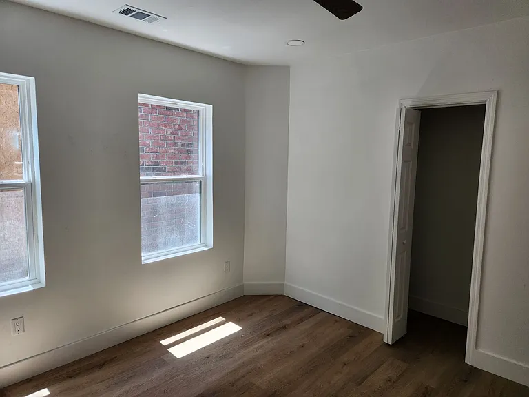 422 W 42nd St — Photo 12