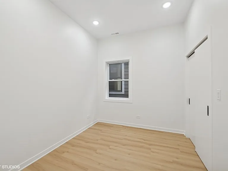 1058 N Central Park Ave — Photo 7