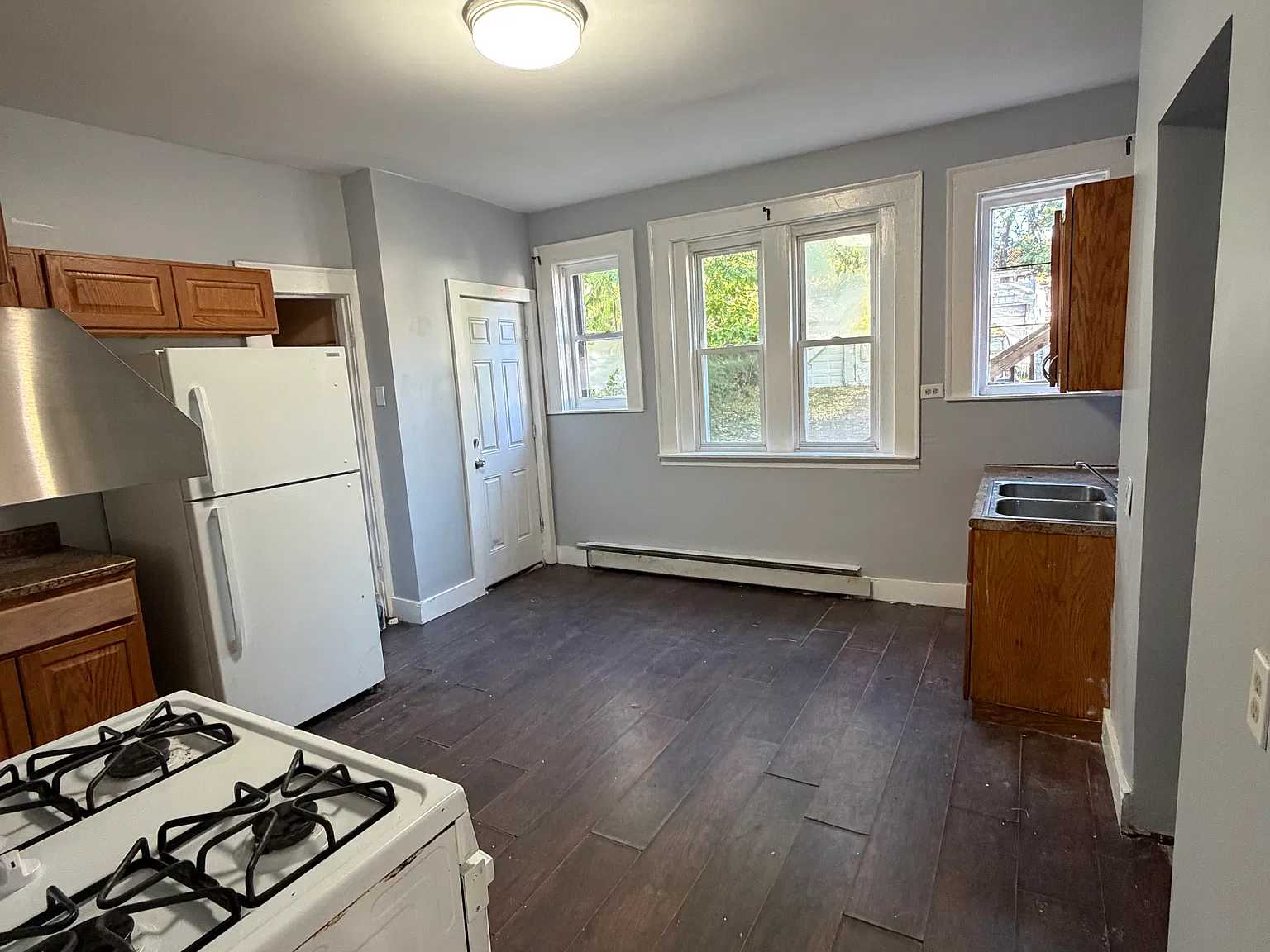 3 bed, 1000 sqft, $1,750 — Photo 2