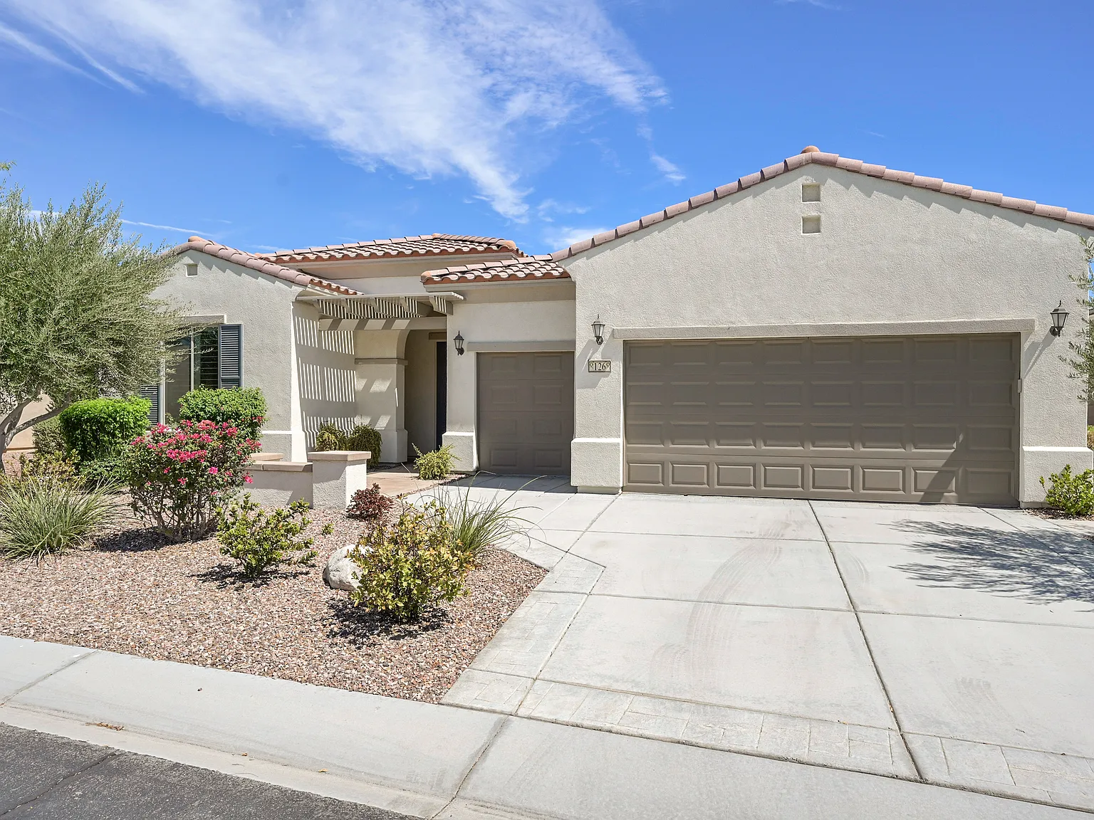 3 bed, 1756 sqft, $5,300 — Photo 1