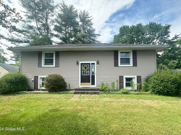 111 Beacon Road, Glenmont, NY 12077