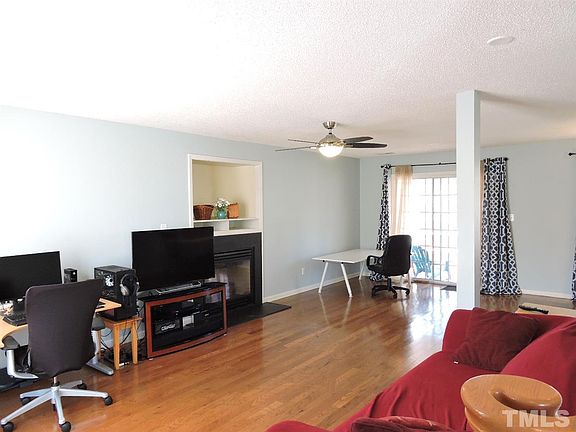 2nd image of 5 N Indiancreek Pl