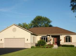 531 Pheasant Ridge Ln, Fontana, WI 53125