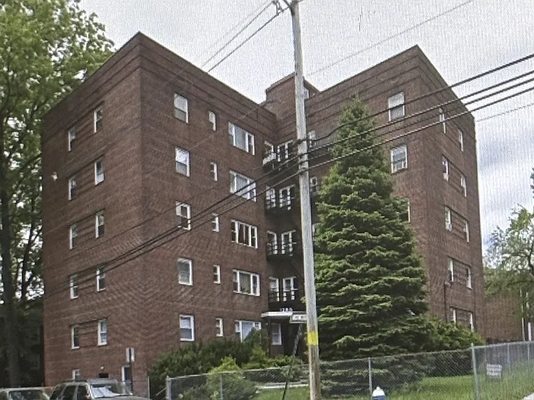 1280 Clinton Ave #C — Photo 1