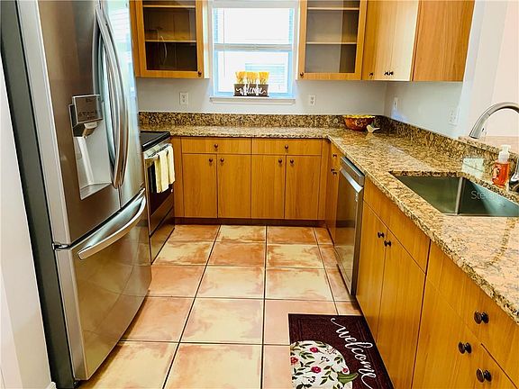 3rd image of 1625 Park Lake St #3