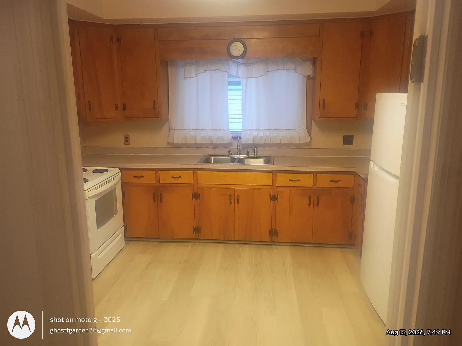 3 bed, 1.5 bath, 1300 sqft, $1,400 — Photo 2
