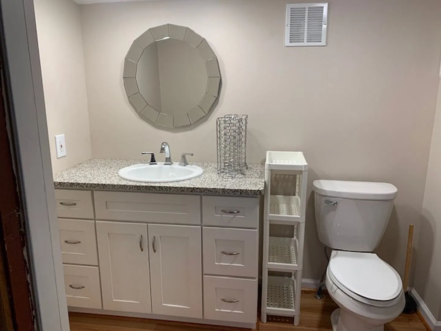 Efficiency Apartment — Photo 2