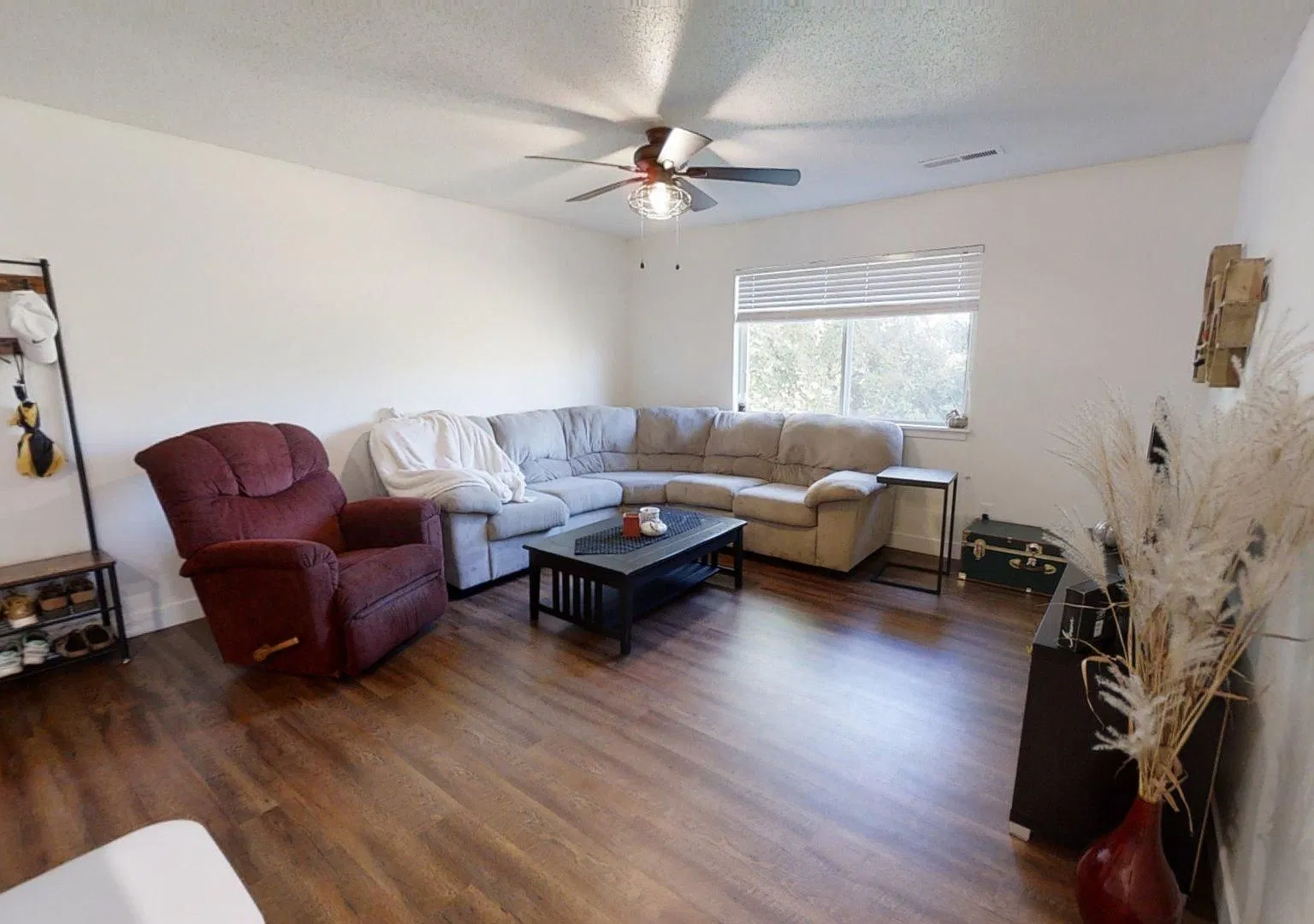 H711 - Hodge Apartments — Photo 2