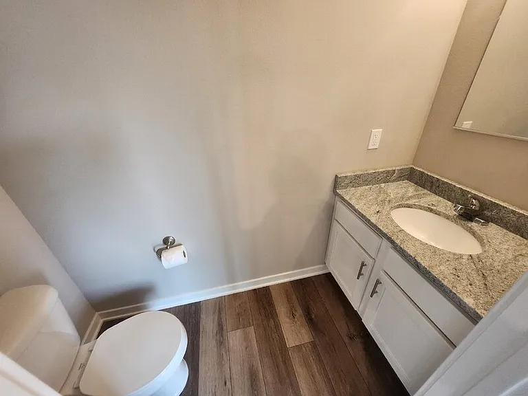 301 SE 11th St #703 — Photo 8