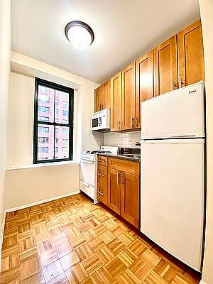 2nd image of 510 E 79th St APT 5C