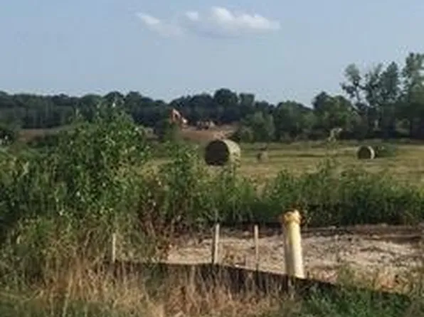 19209 Pflumm Rd, Spring Hill, KS 66083
