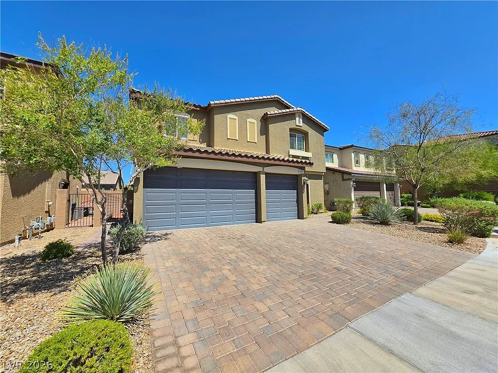 5 bed, 3.0 bath, 2951 sqft, $2,900 — Photo 2