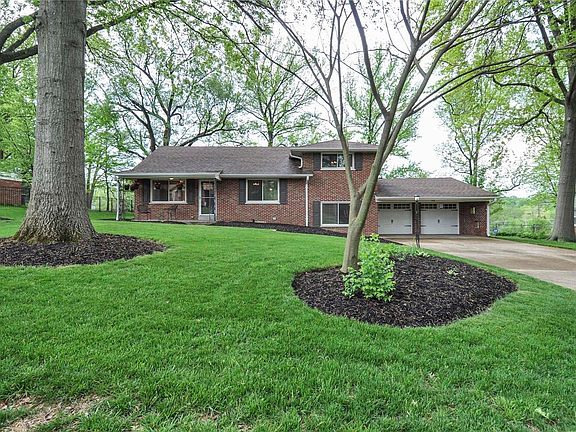 3rd image of 54 Decorah Dr