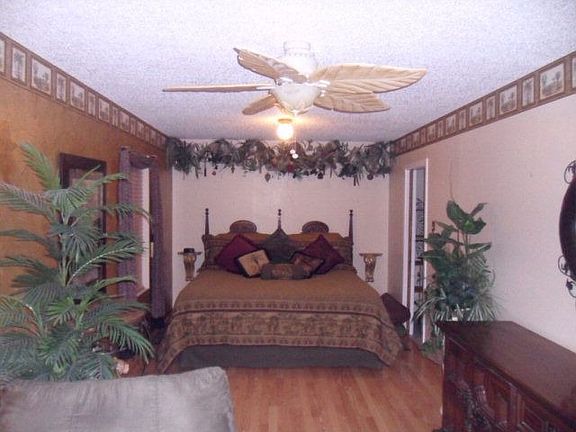 4th image of 4321 Locust Ave