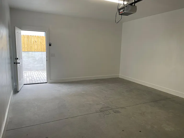 549 E Gwinnett St — Photo 21