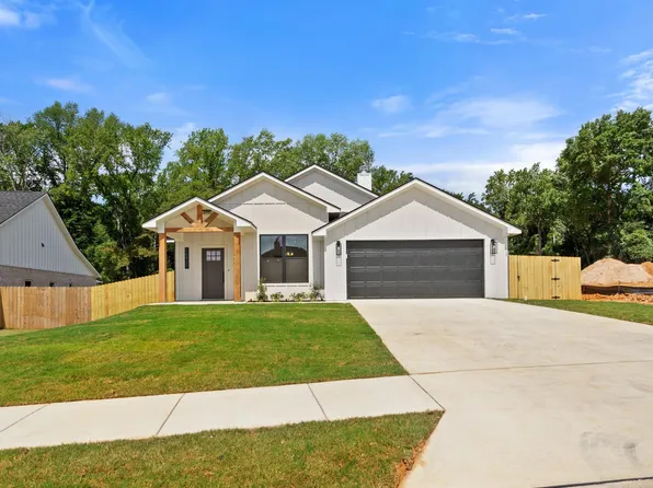 16430 Crossing Cir, Lindale, TX 75771