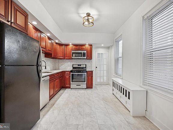 5th image of 2566 E Ontario St