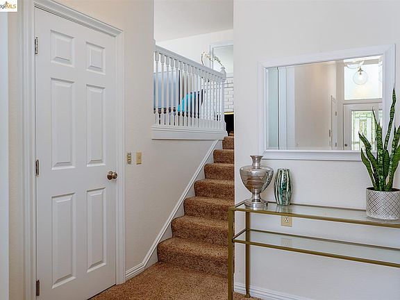 4th image of 4240 Mountain View Ave