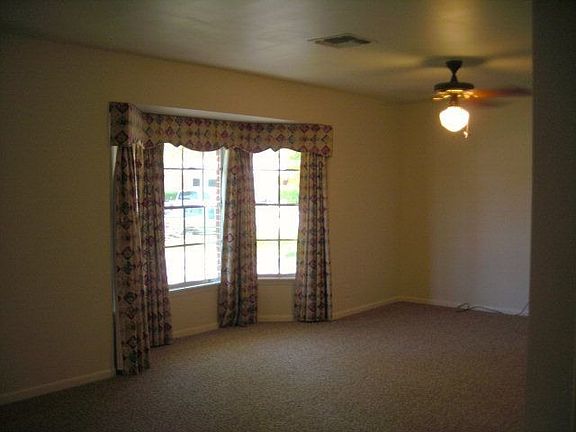 5th image of 429 E Langley Blvd