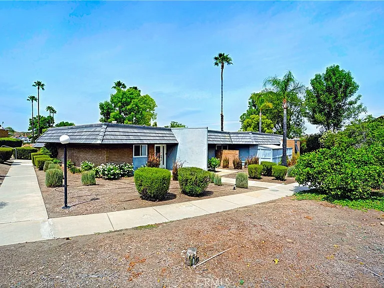 22392 Canyon Club Dr — Photo 2