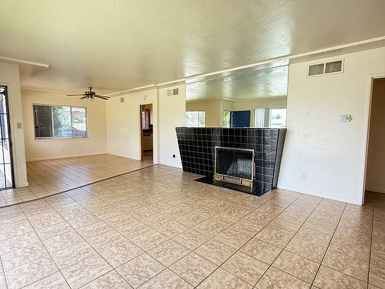 2038 E Ashlan Ave — Photo 5